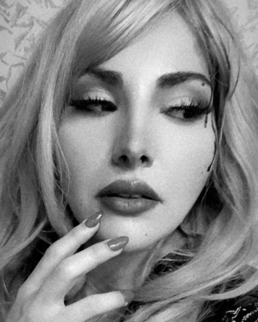 Bahar Candan looks pussy