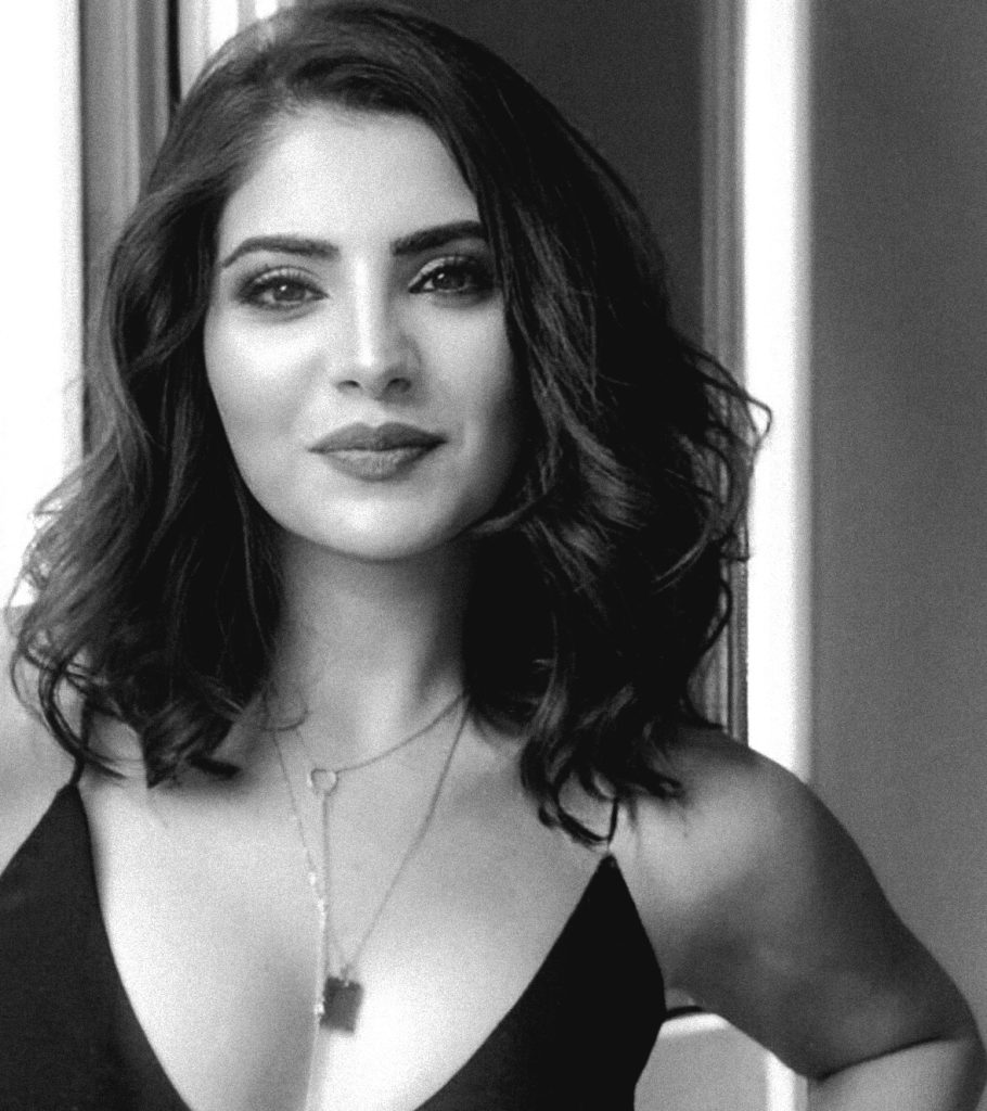 Bahar Candan looks sexy