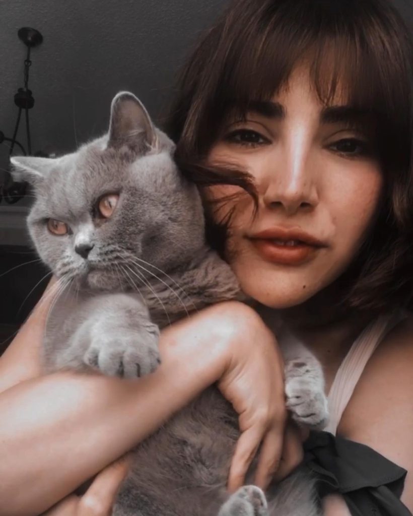 Bahar Candan modeling hot images