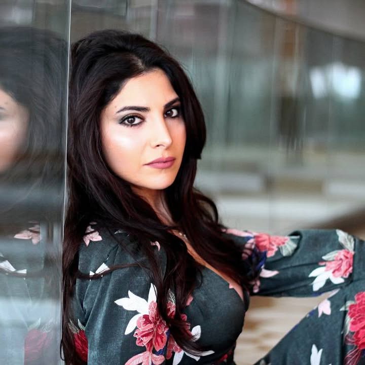 Bahar Candan modeling sexy