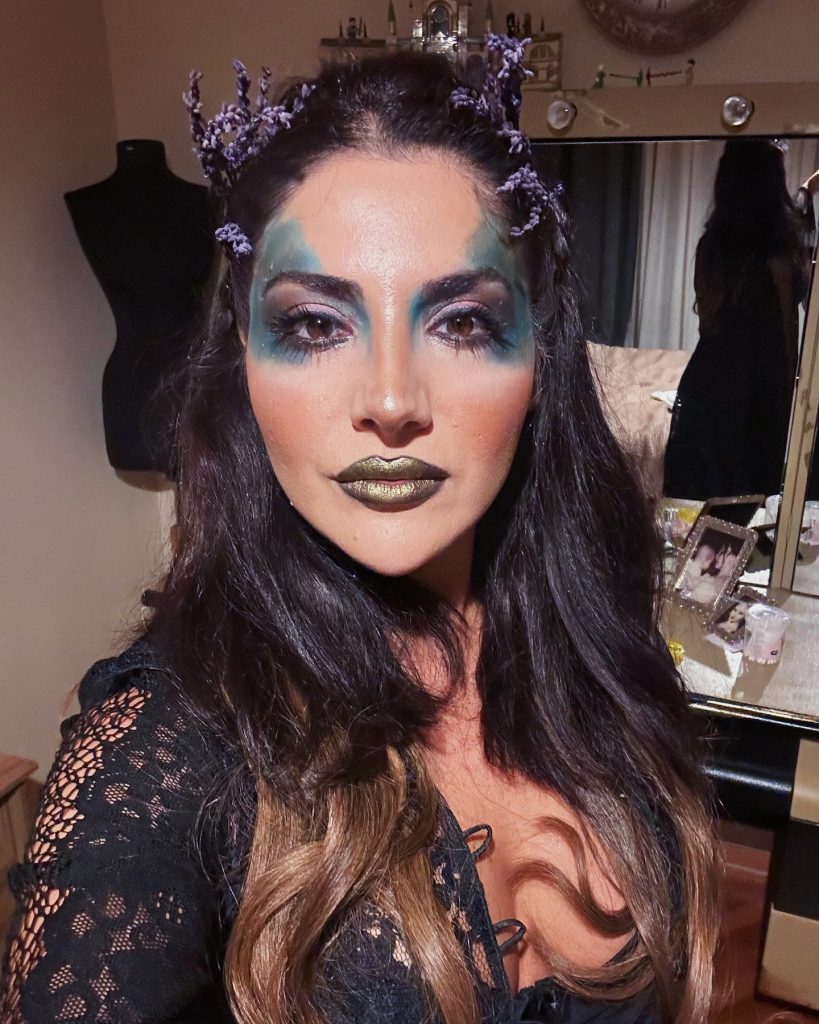 Bahar Candan poses bikini