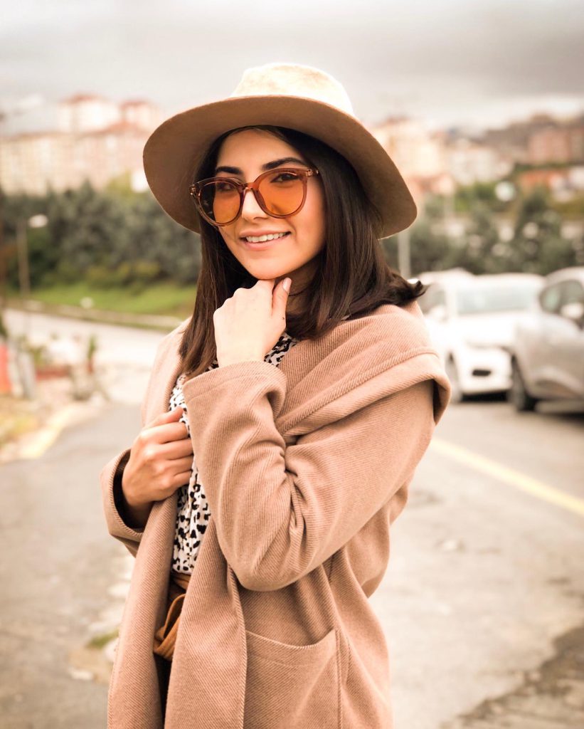 Bahar Candan poses boobs