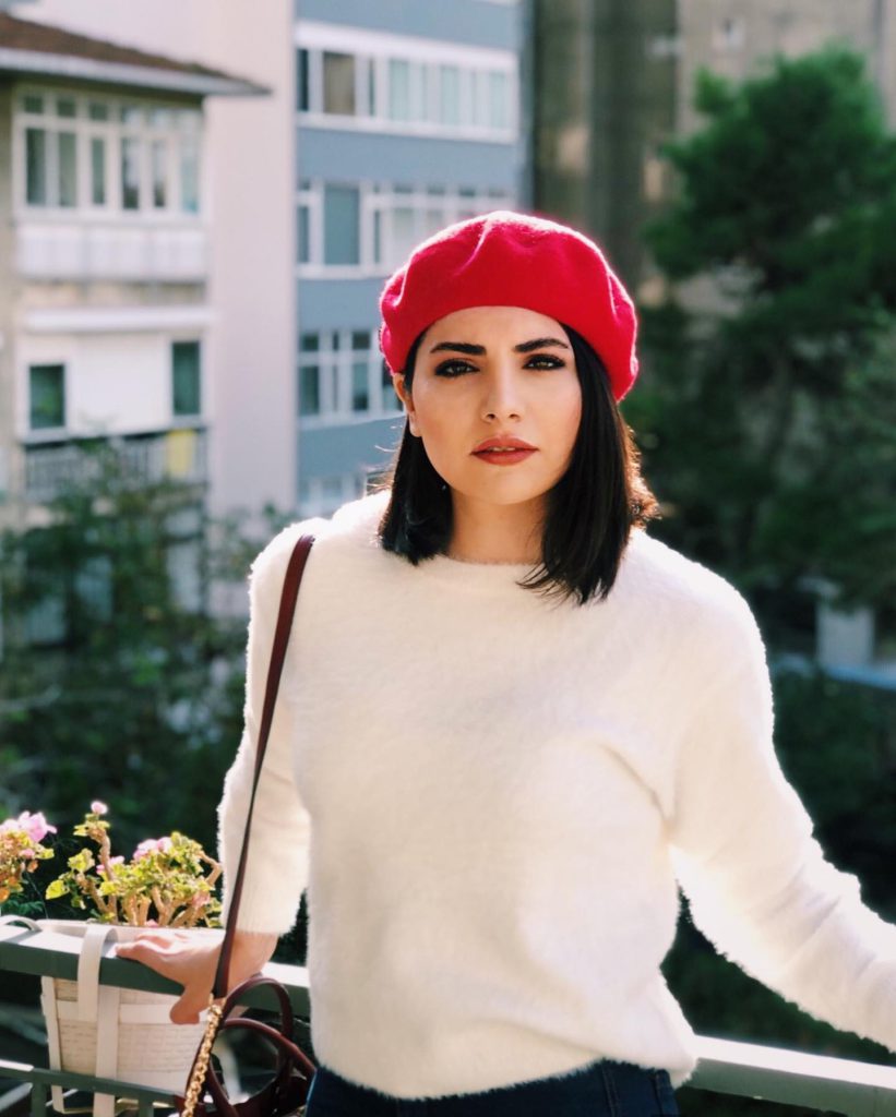 Bahar Candan poses hot images