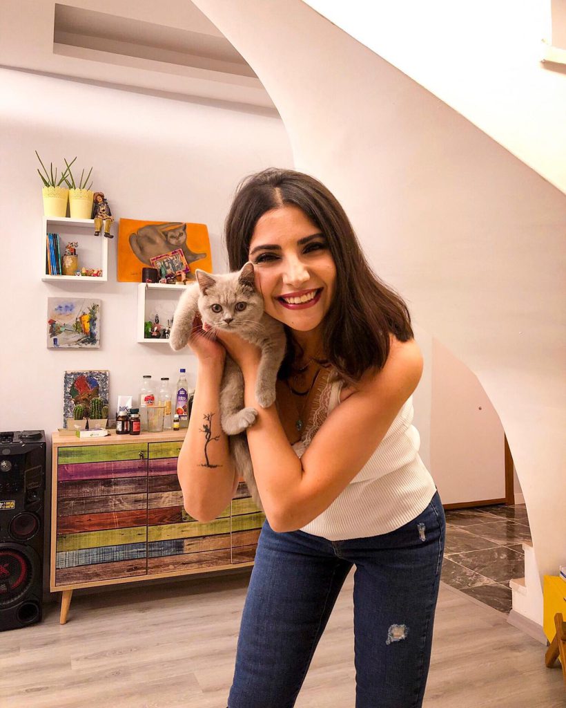 Bahar Candan poses xxx sex