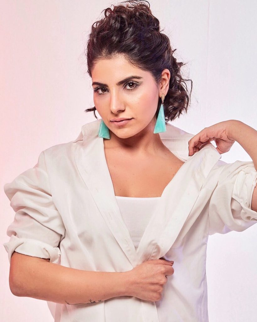 Bahar Candan smiles hot