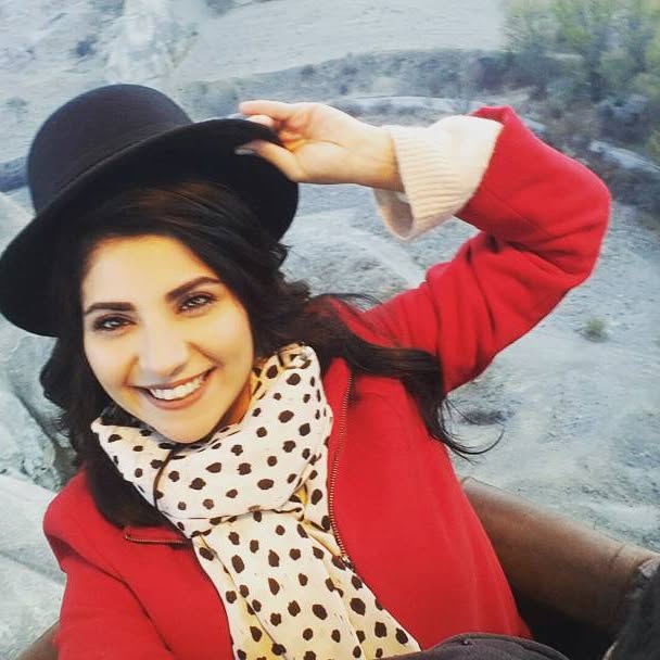 Bahar Candan smiles hot pics