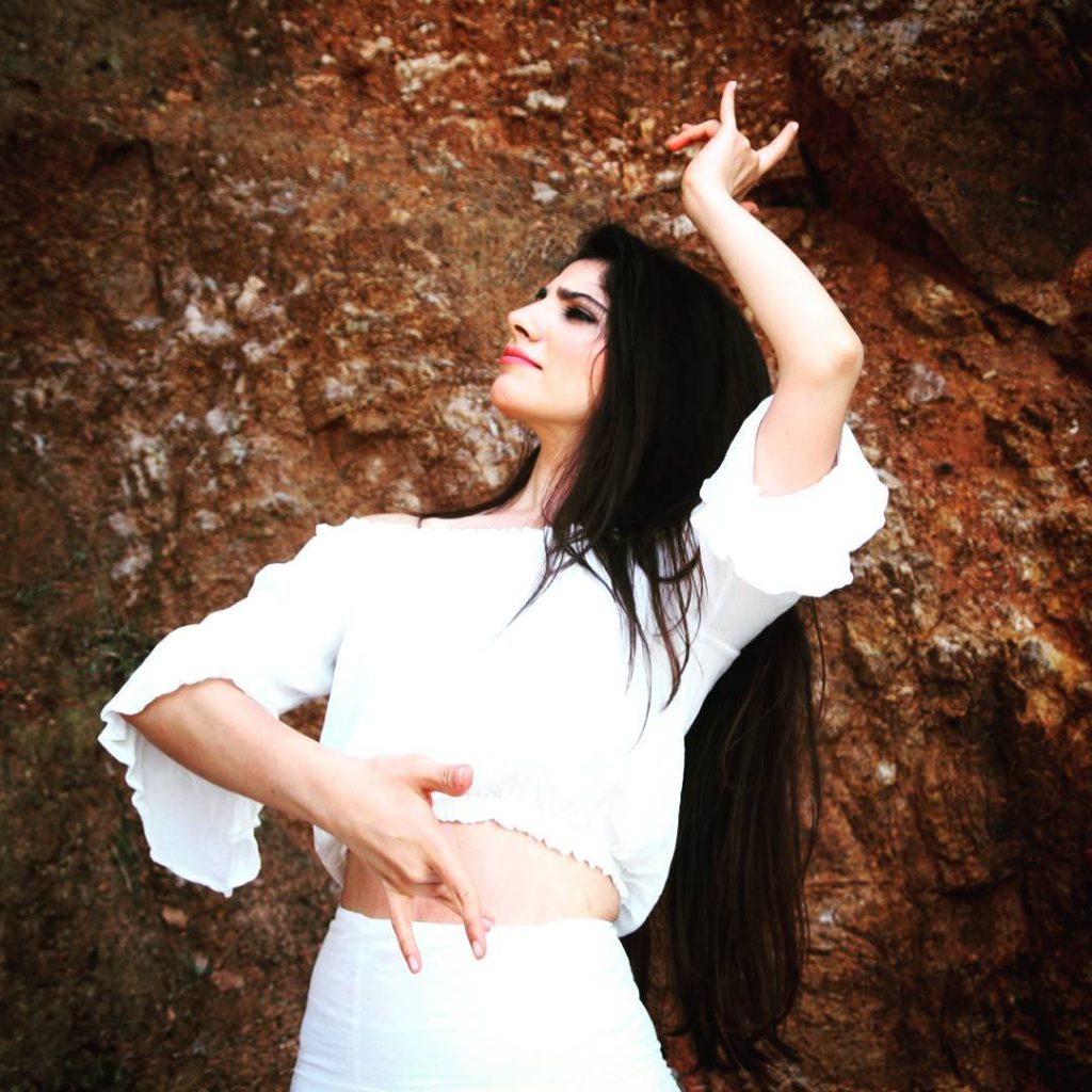 Bahar Candan smiles naked