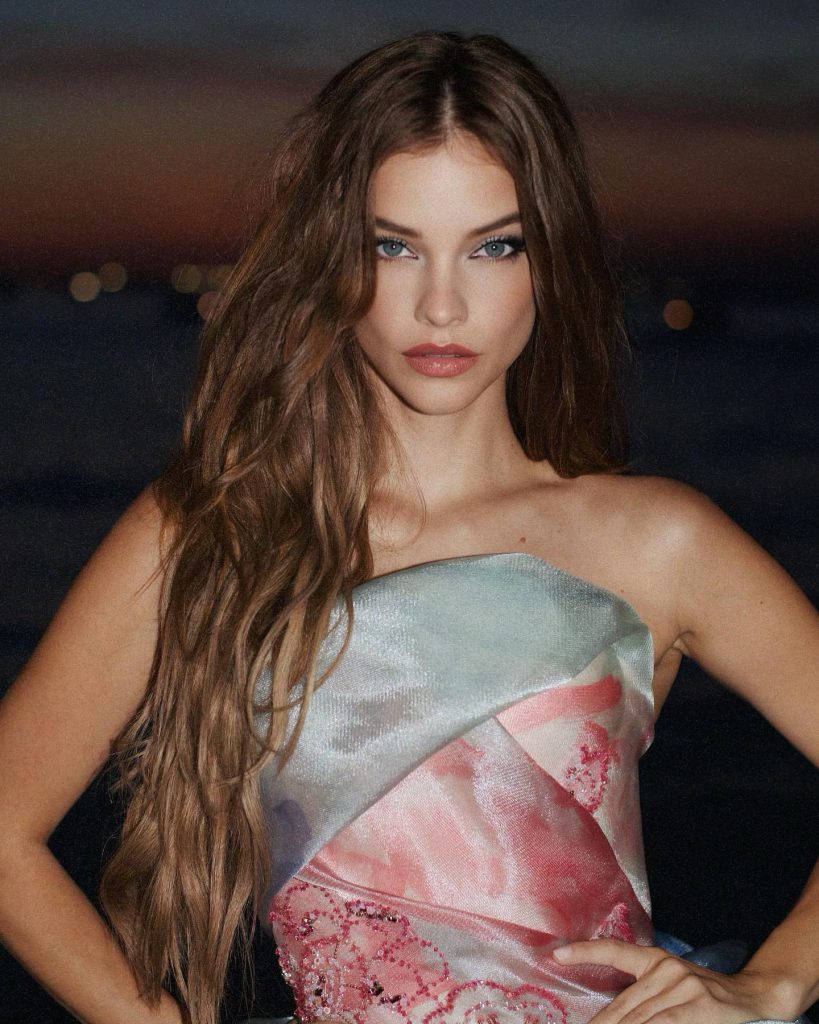 Barbara Palvin modeling ass