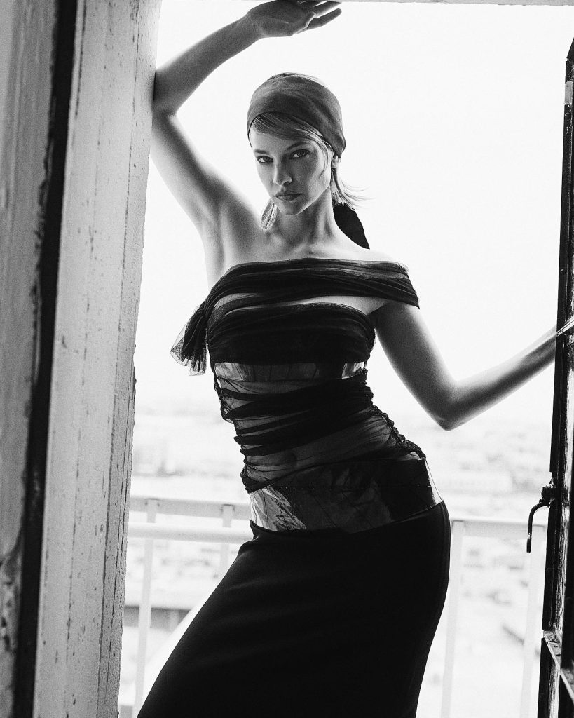 Barbara Palvin smiles hot photos