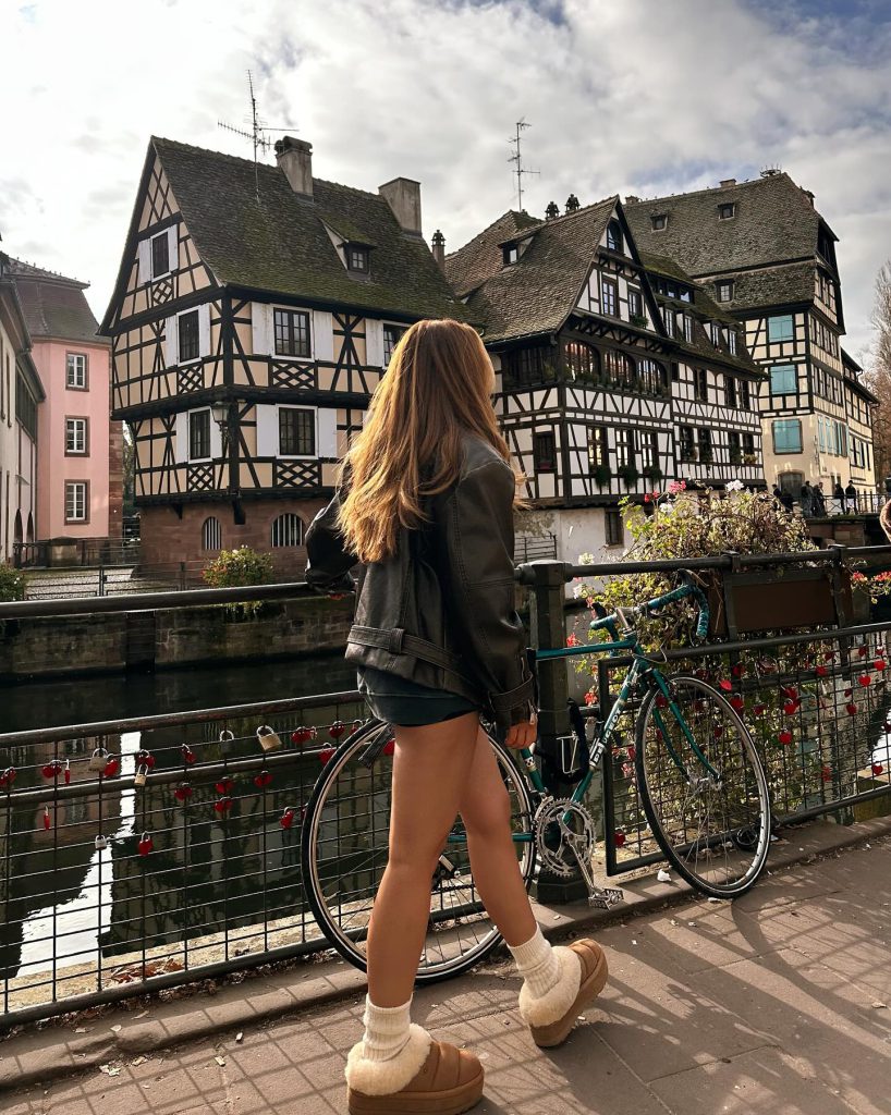 Burcu Özberk ardent pussy