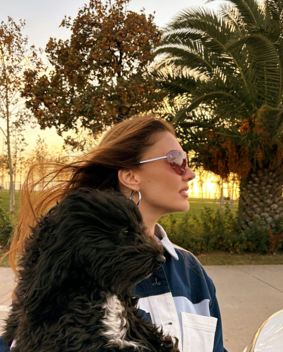 Çıplak Burcu Özberk Bikinili Külotsuz Sıcak Resimler