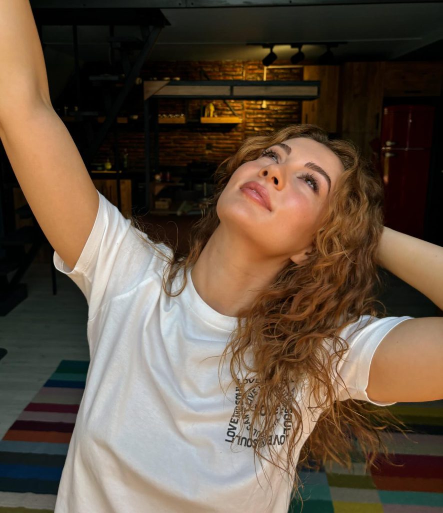 Burcu Özberk beautiful boobs