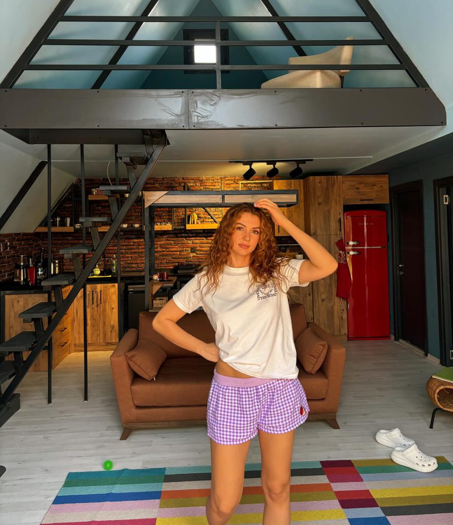 Burcu Özberk beautiful hot photos