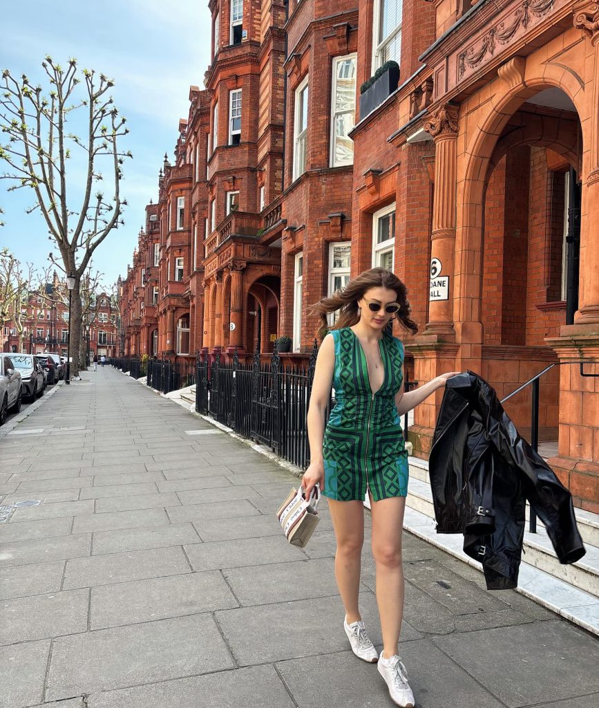 Burcu Özberk bikini