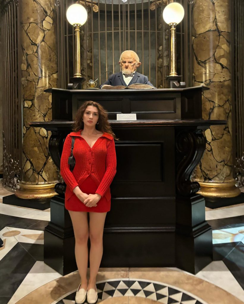 Burcu Özberk hot bikini