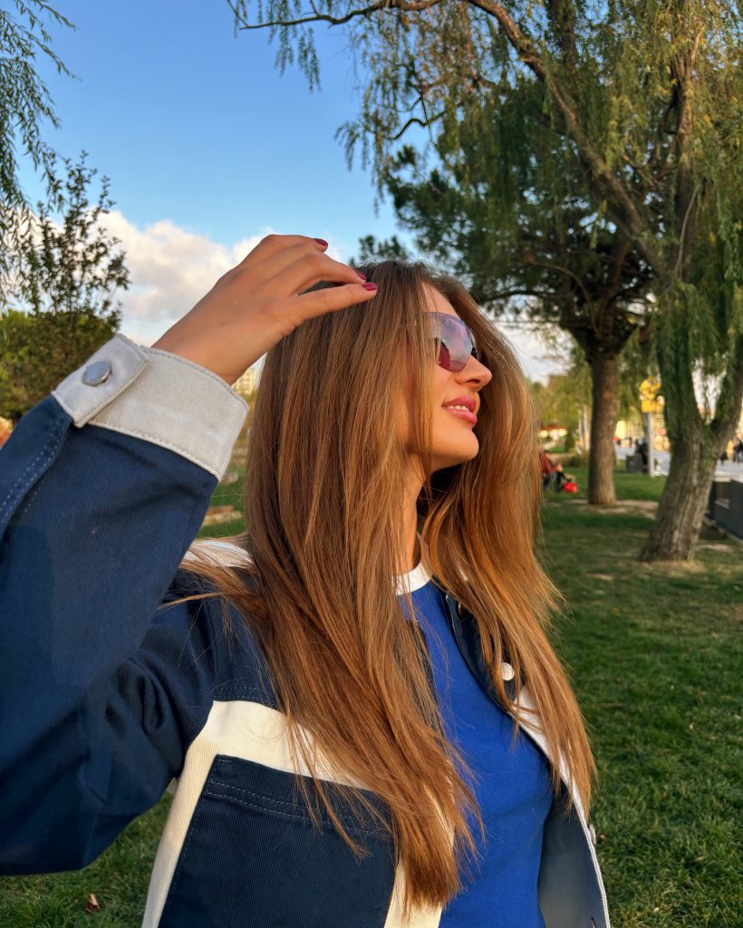 Burcu Özberk modeling boobs