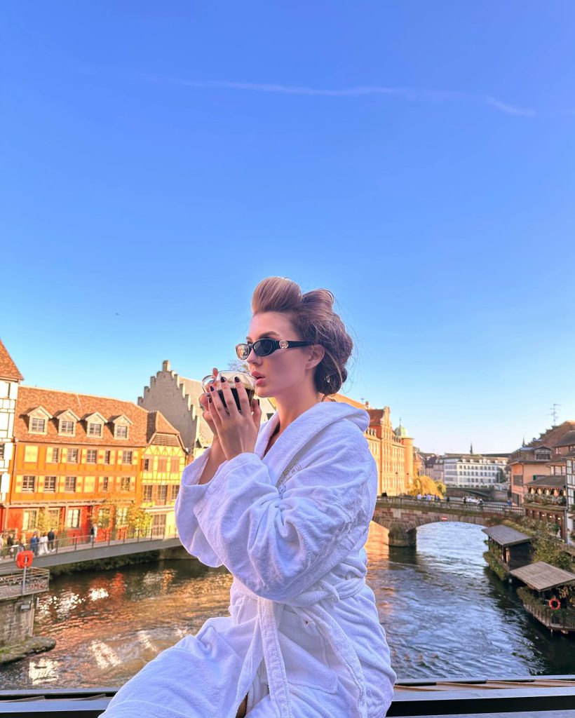 Burcu Özberk modeling hot pics