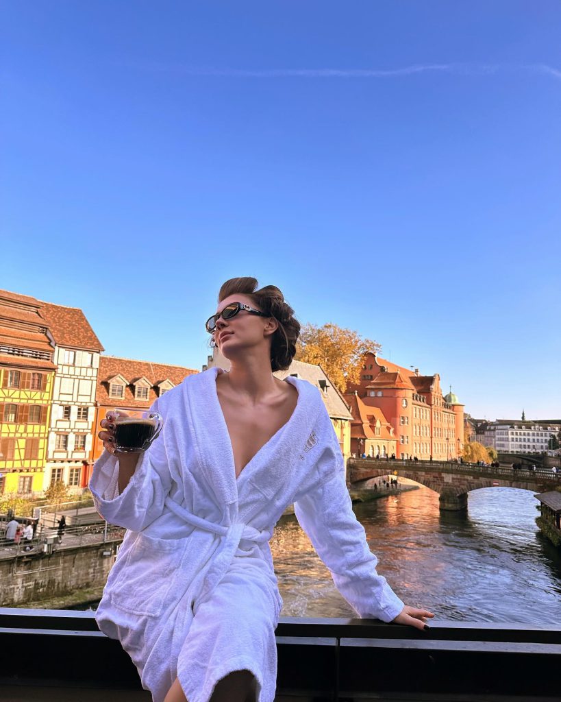 Burcu Özberk modeling nude