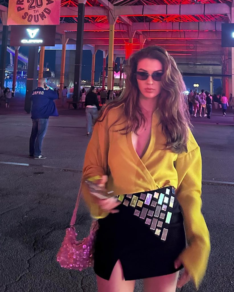 Burcu Özberk poses bikini