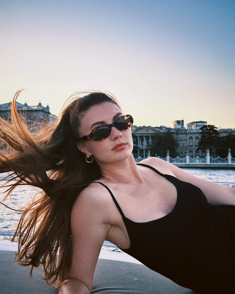 Burcu Özberk poses nude pics