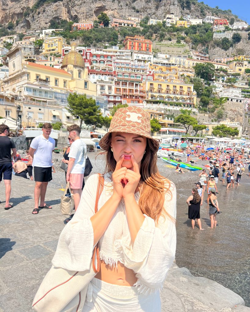 Burcu Özberk smiles boobs