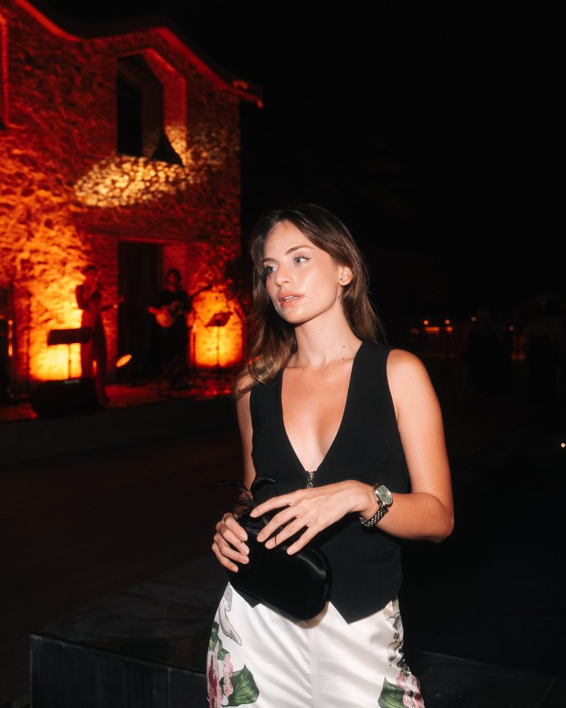 Cemre Solmaz ardent hot photos