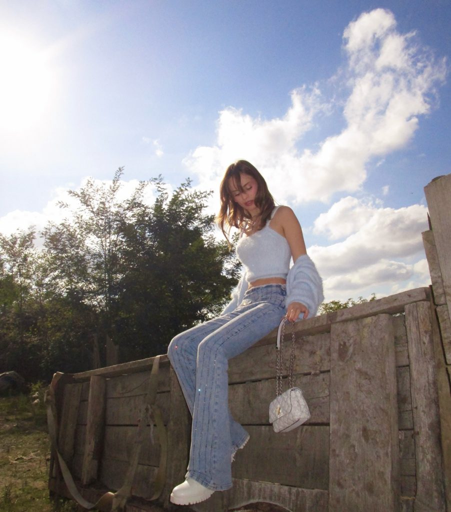 Cemre Solmaz depicts fire porn