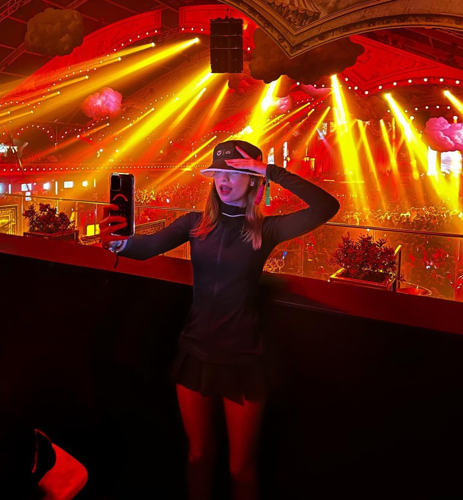 Cemre Solmaz looks naked