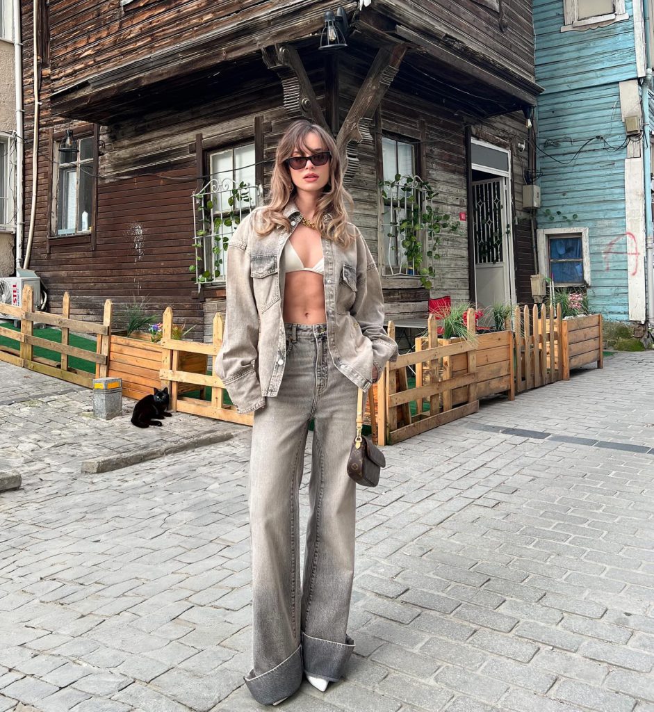 Cemre Solmaz looks porn