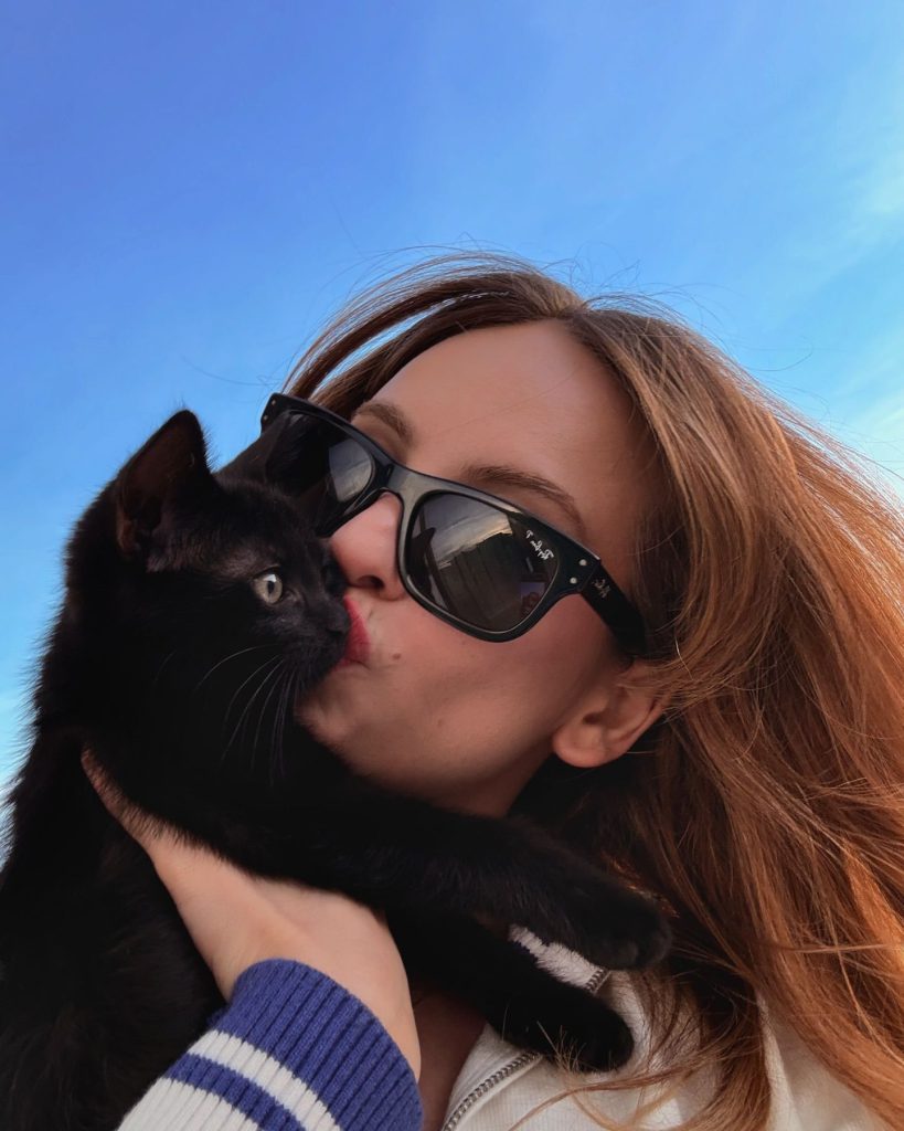 Cemre Solmaz modeling pussy