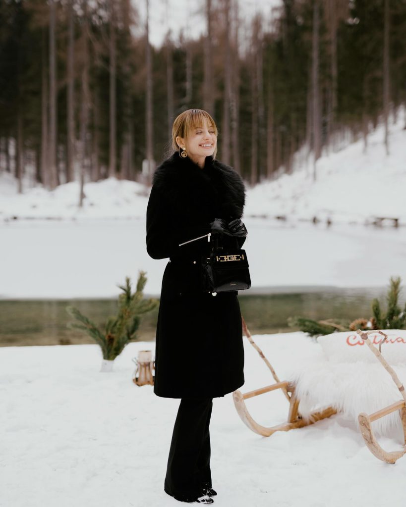 Cemre Solmaz poses boobs