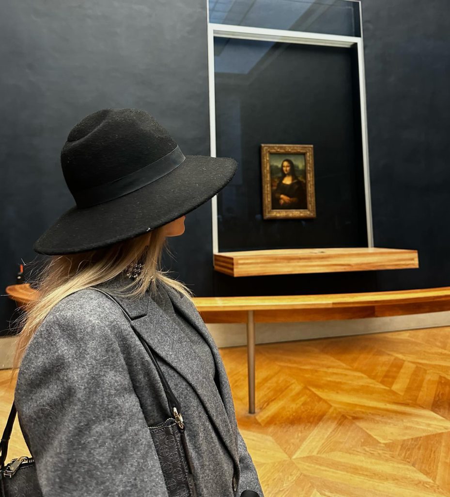 Cemre Solmaz poses fuck