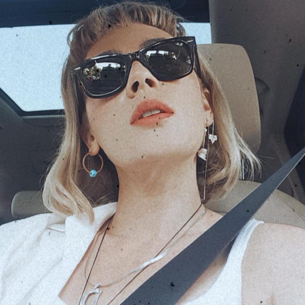 Demet Evgar ardent hot