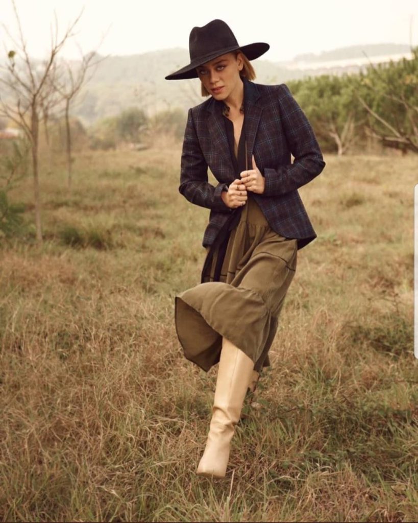 Demet Evgar ardent hot bikini