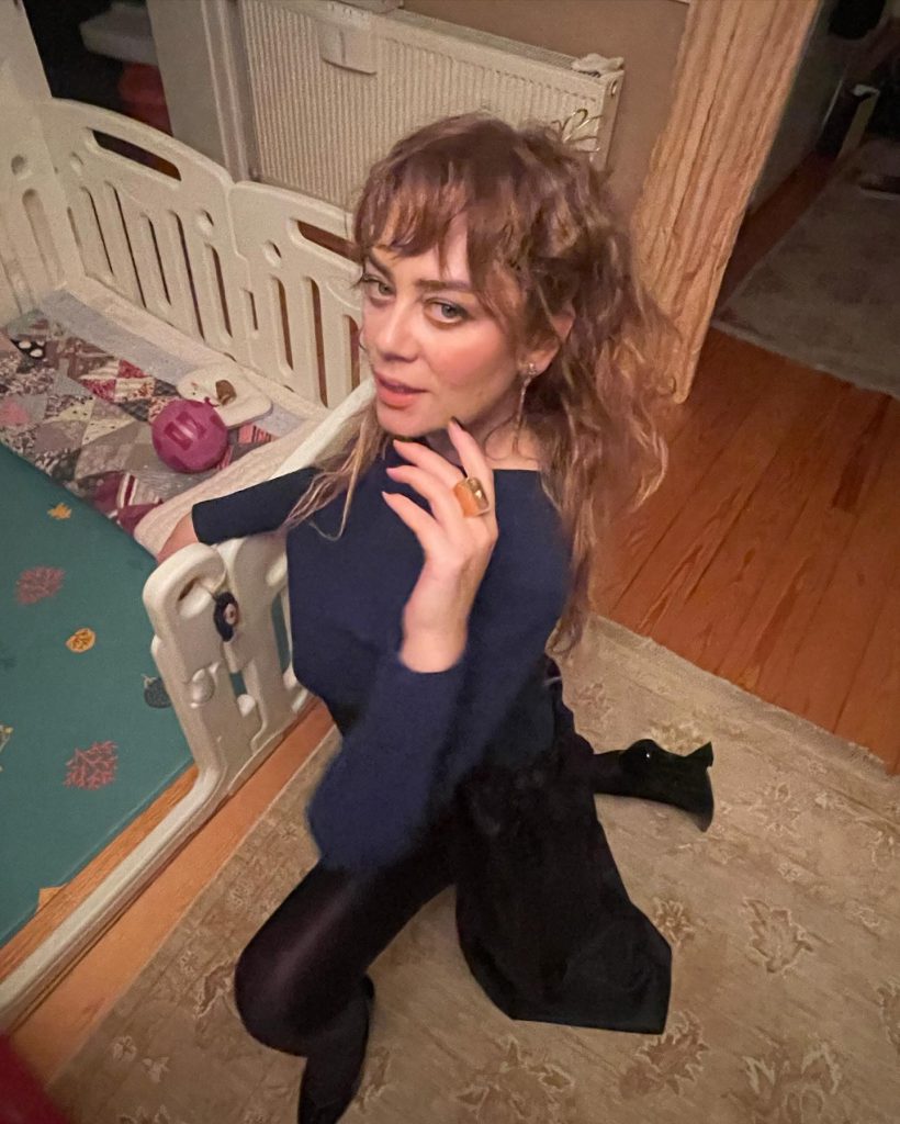 Demet Evgar ardent hot pics