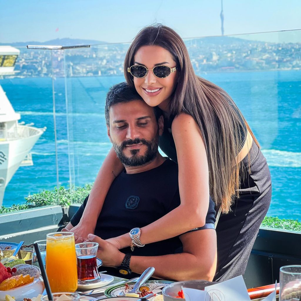 Dilan Polat ardent boobs