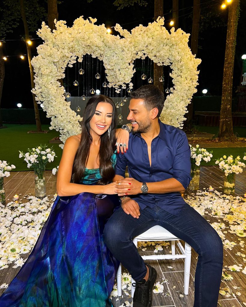 Dilan Polat ardent naked