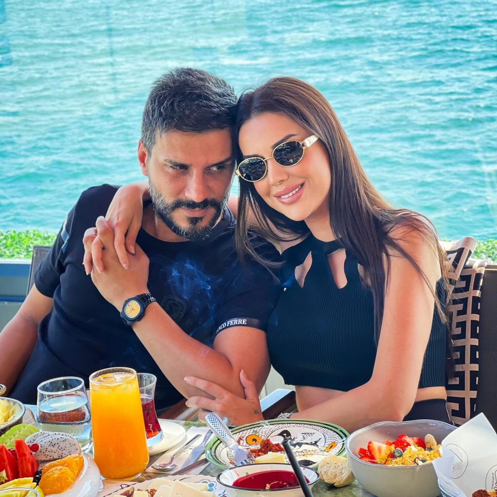 Dilan Polat ardent pussy