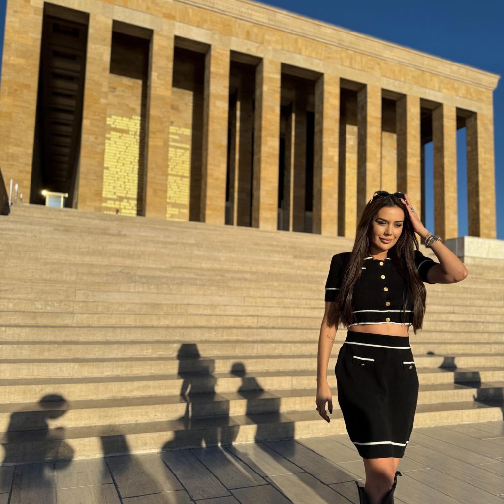 Dilan Polat depicts fire bikini