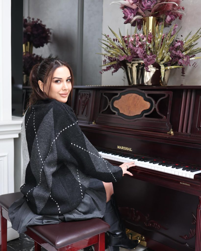 Dilan Polat depicts fire fuck