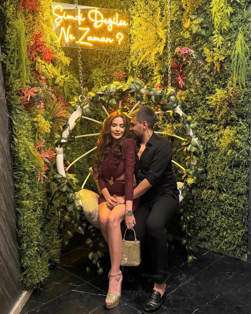 Dilan Polat depicts fire nude