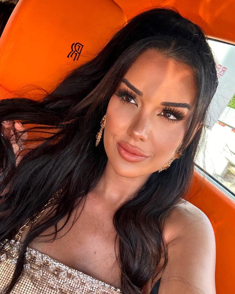 Dilan Polat looks ass