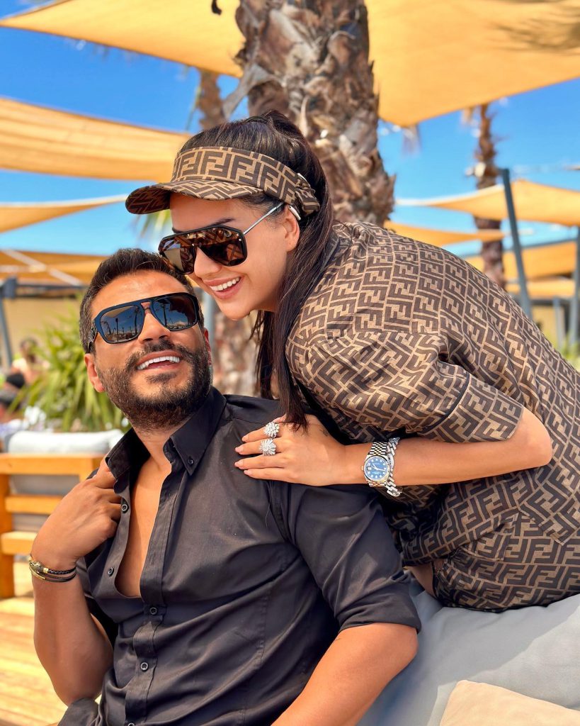 Dilan Polat looks boobs