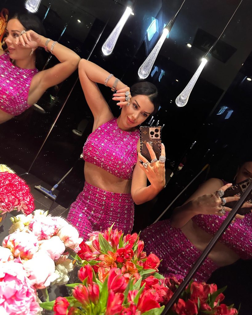 Dilan Polat looks hot