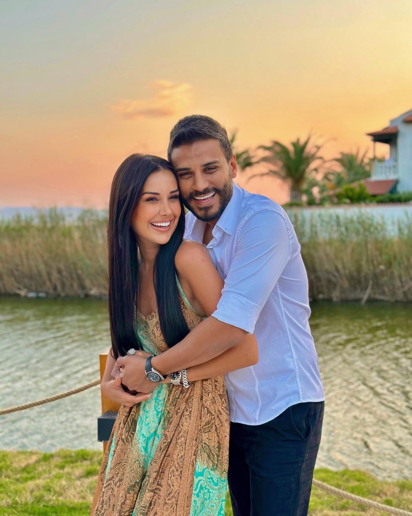 Dilan Polat looks nude pics