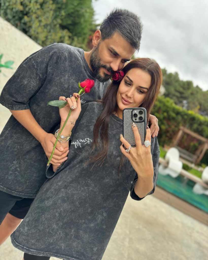 Dilan Polat modeling hot bikini