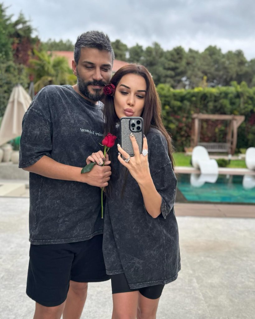 Dilan Polat modeling hot images