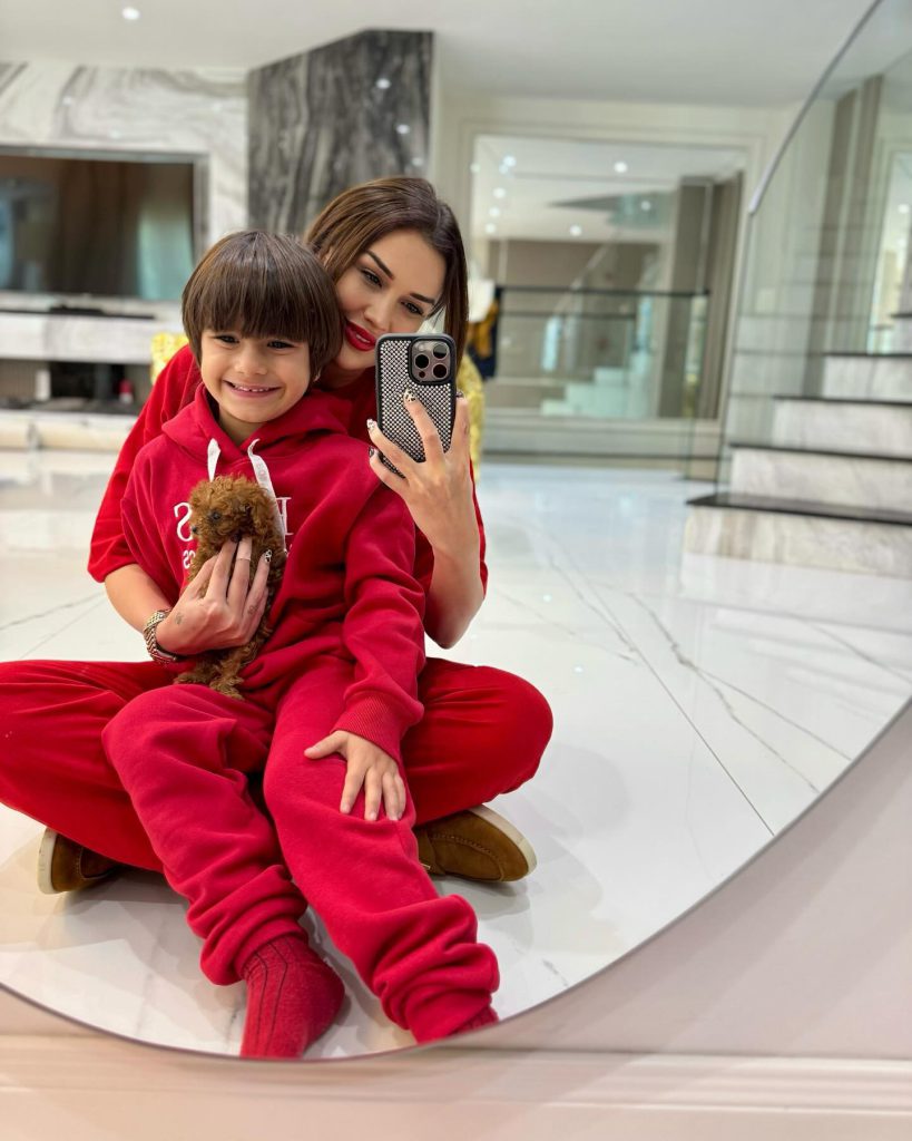 Dilan Polat modeling hot photos