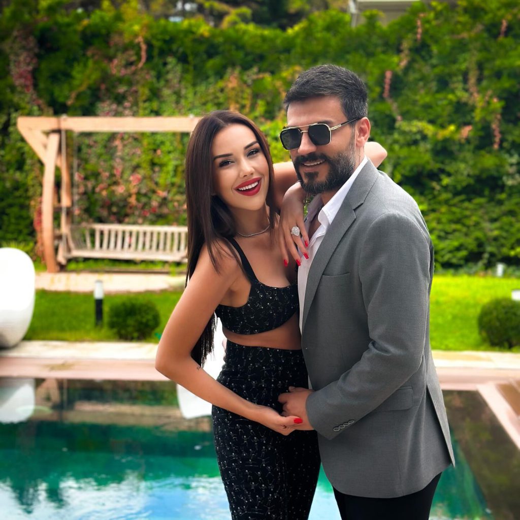 Dilan Polat modeling nude