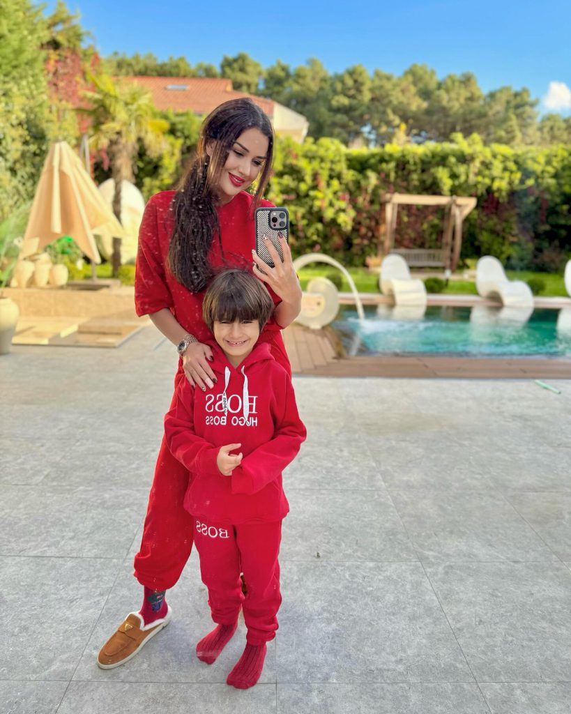 Dilan Polat modeling pussy